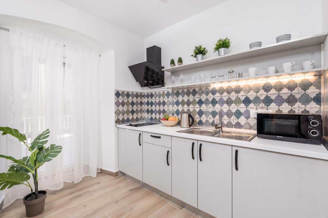 Srnec Apartments - Korzo Рийека Екстериор снимка