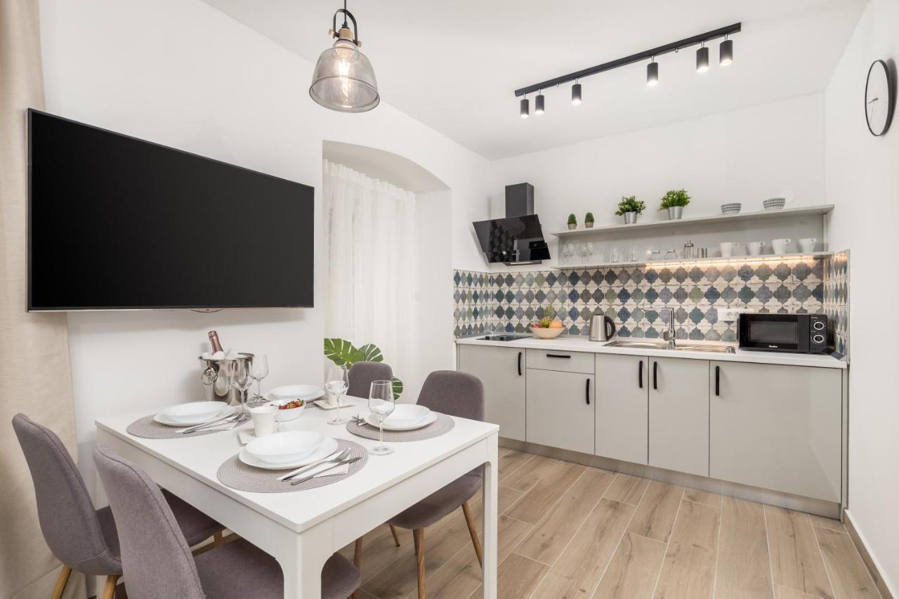 Srnec Apartments - Korzo Рийека Екстериор снимка