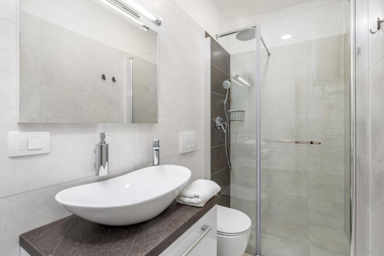 Srnec Apartments - Korzo Рийека Екстериор снимка