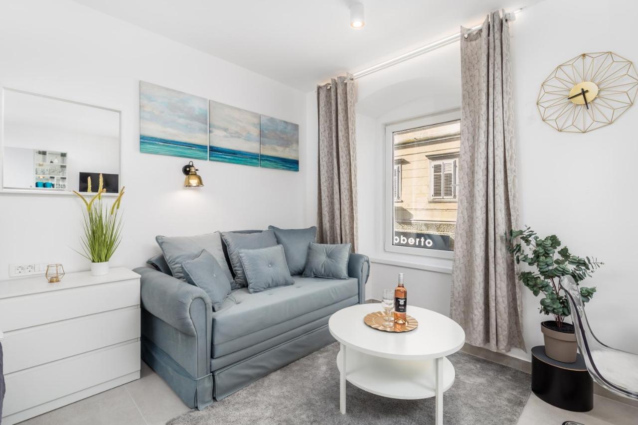 Srnec Apartments - Korzo Рийека Екстериор снимка