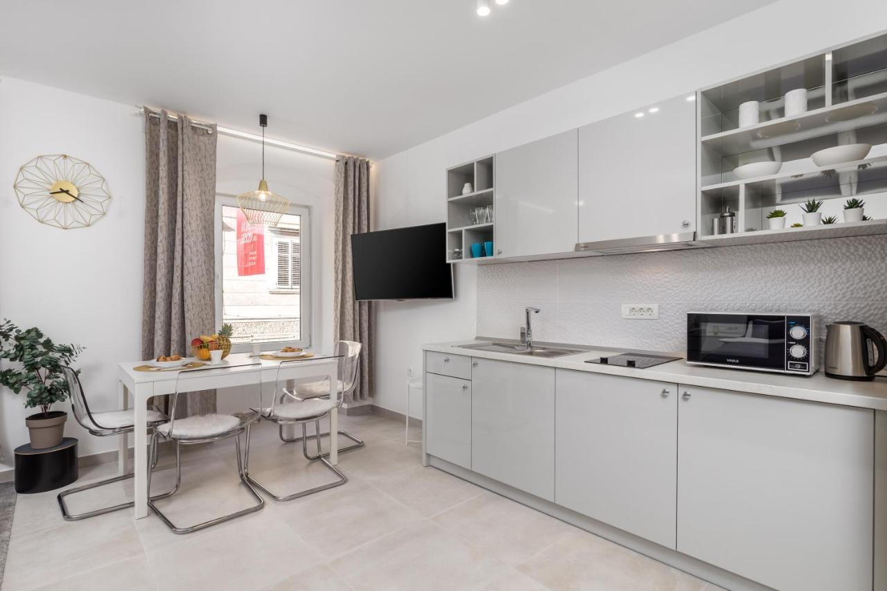Srnec Apartments - Korzo Рийека Екстериор снимка