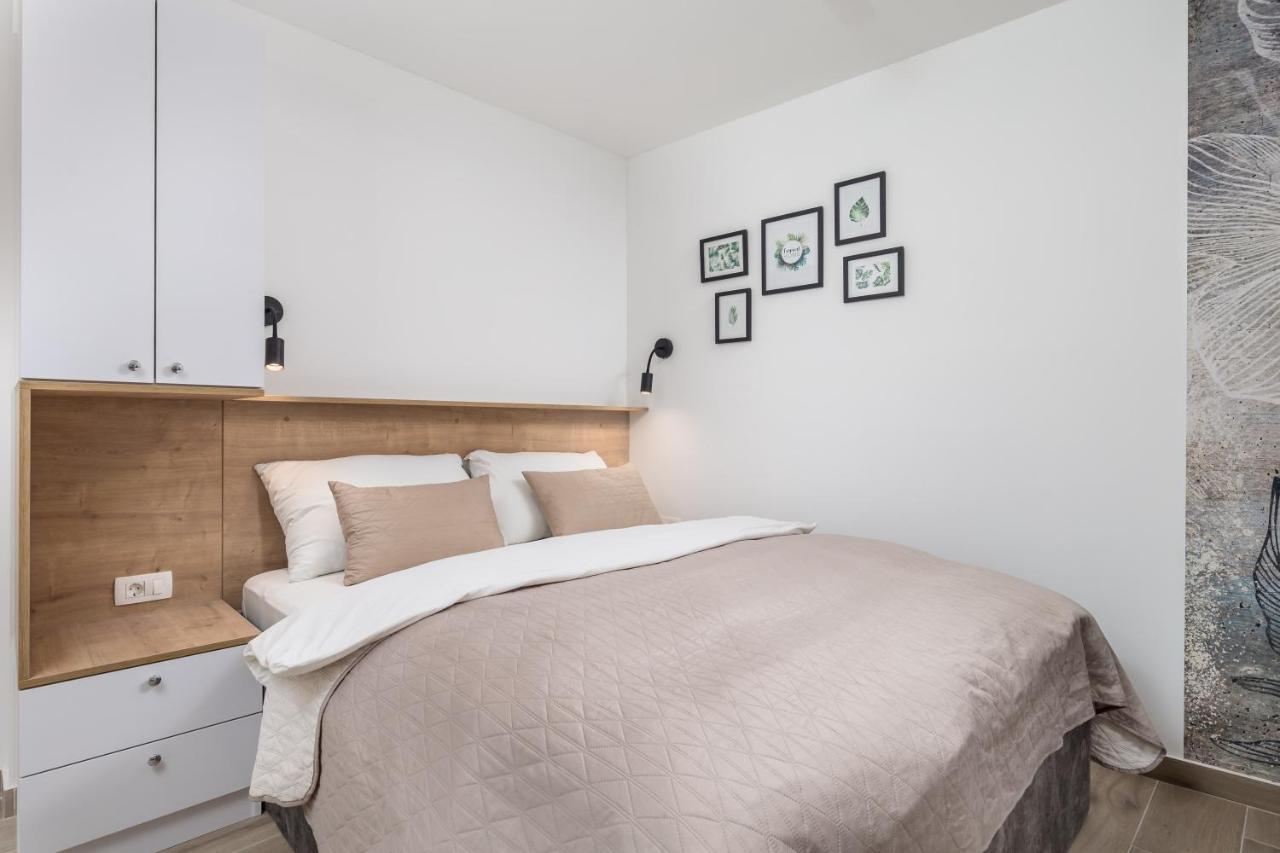 Srnec Apartments - Korzo Рийека Екстериор снимка